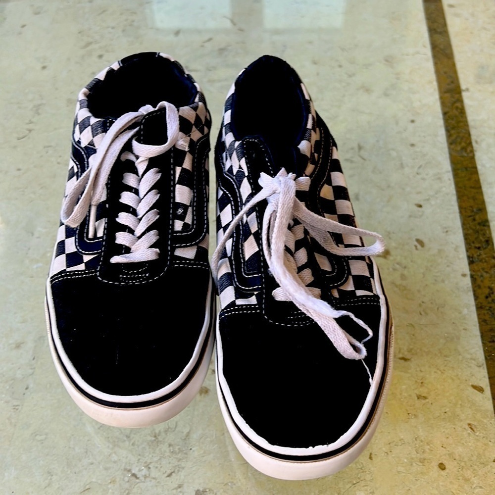 Men’s classic lace up black and white checkered Vans. Size 7.5